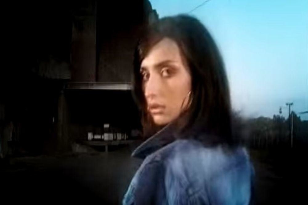 Prepoznajete li ovu NAŠU PEVAČICU? Danas je MEGA RIBA, a ovako je izgledala na početku karijere! (FOTO)