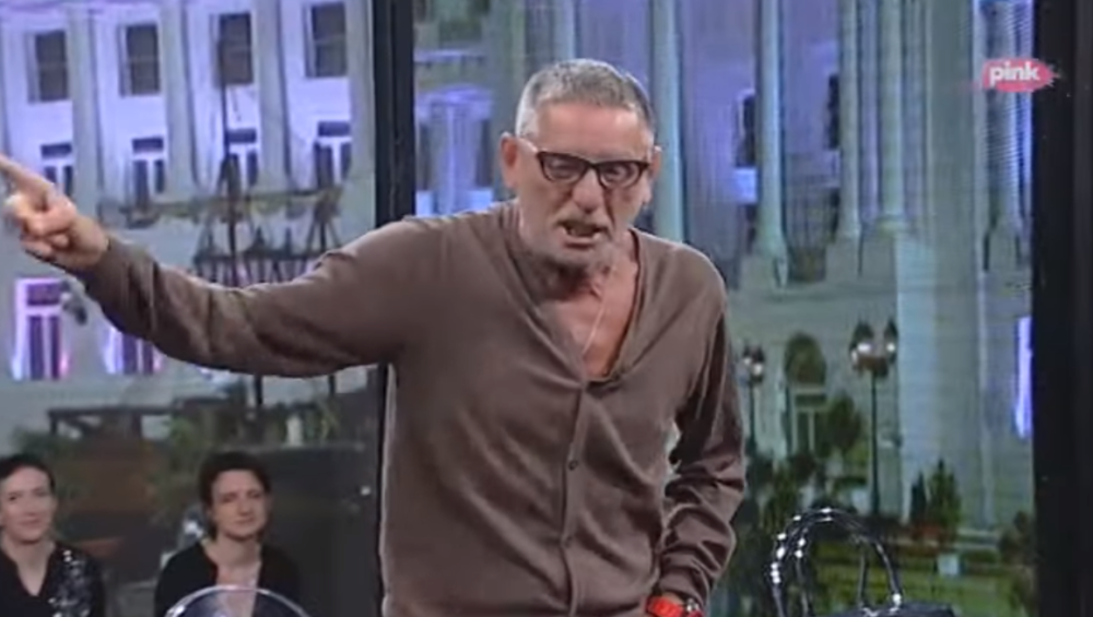 Lepi Mića doneo SE*SUALNO POMAGALO za Lunu i Marka, pa onda URLAO DO IZNEMOGLOSTI!