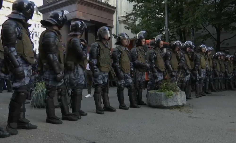 Nepoznati muškarac preti aktiviranjem eksploziva