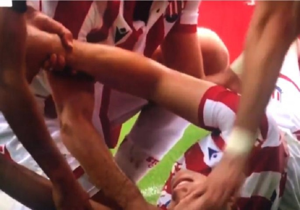 Ovo je jedna od najtežih povreda u istoriji fudbala! Jezivo, ma stravično, kakav strašan bol! (UZNEMIRUJUĆI VIDEO)