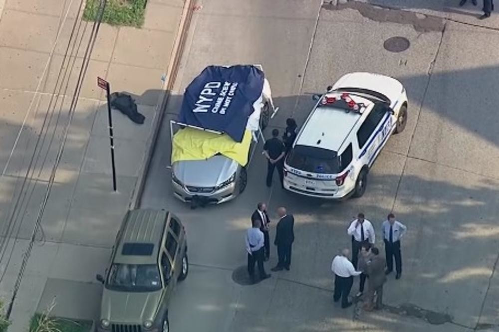 Ubijeno dvoje dece, napadač drži jednu osobu, veruje se da ima još mrtvih