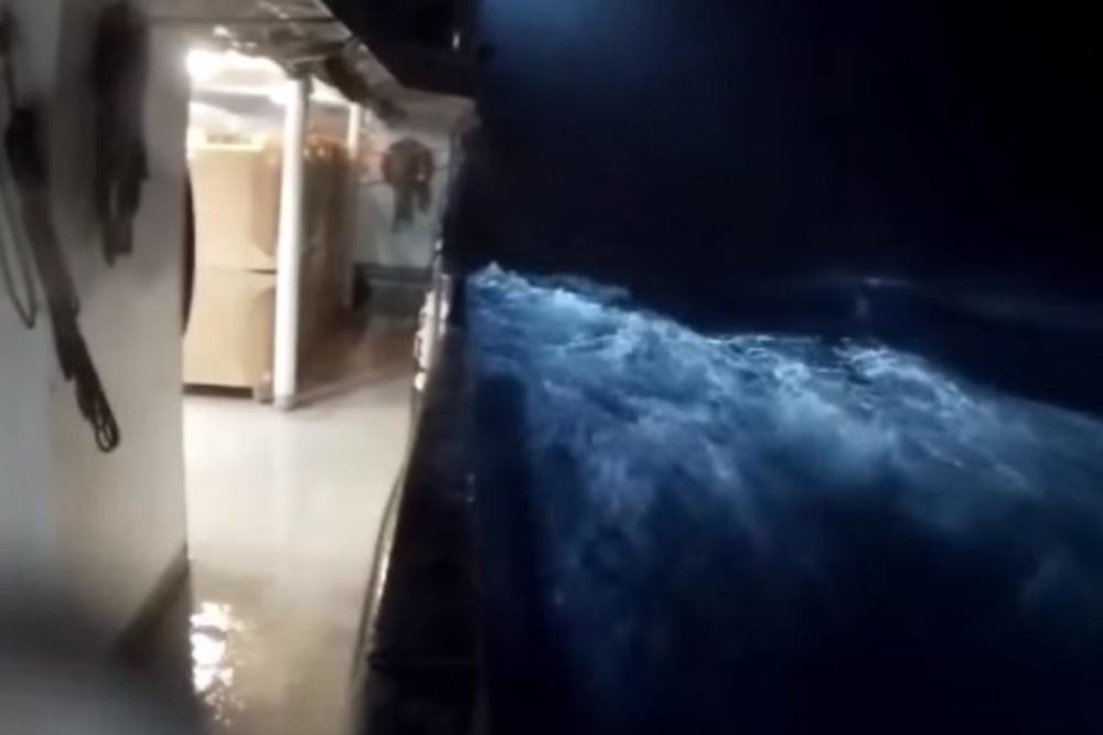 Mornar snimio STRAVIČNO NEVREME sa broda, mračni front klizi ka Hrvatskoj, a onda i ka SRBIJI! (VIDEO)
