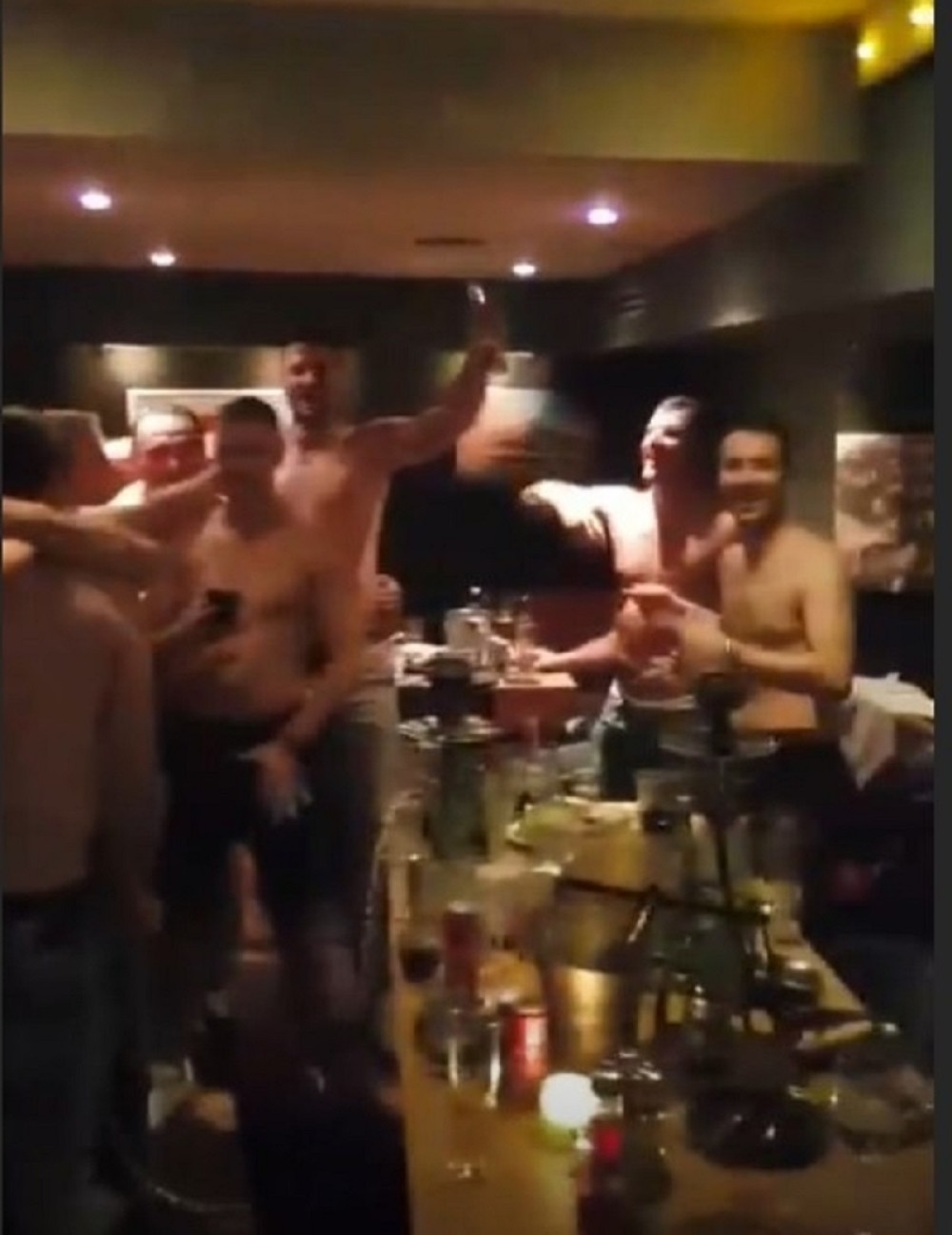 Miljenik "Grobara" snimio momačko veče koje se slavilo do zore! U jednom trenutku se svi poskidali i napravili lom! (VIDEO)