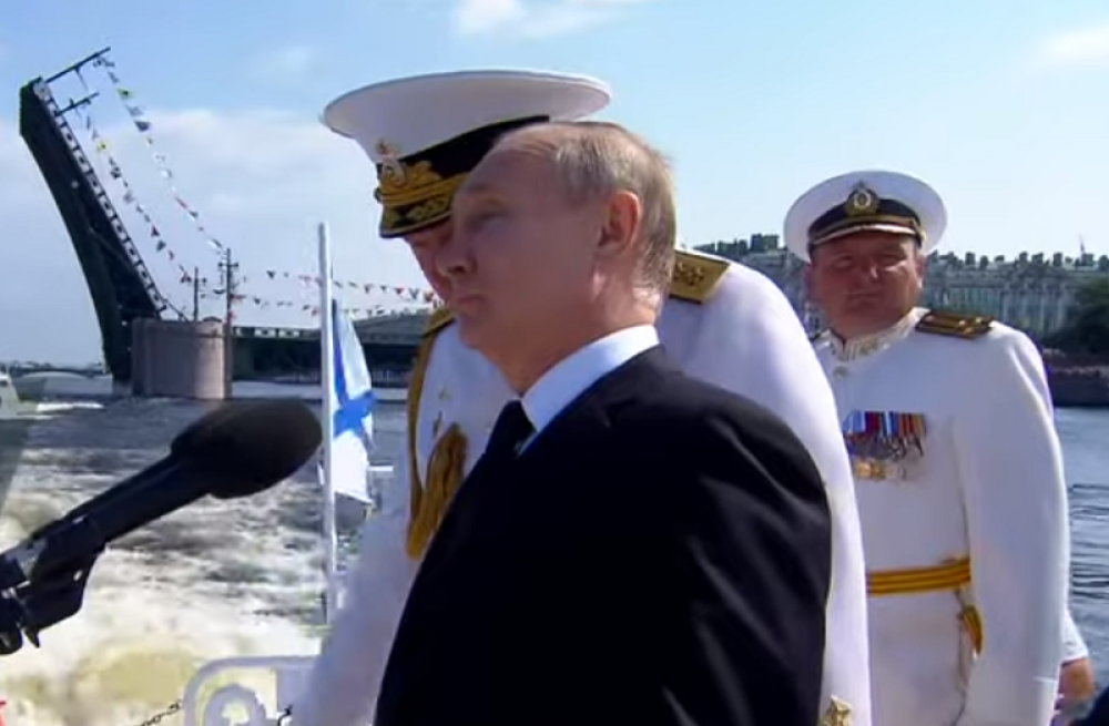 Ima skoro 4 metra, kažu da je bio u mornarici, a danas ga svi obožavaju čim ga ugledaju! (FOTO)