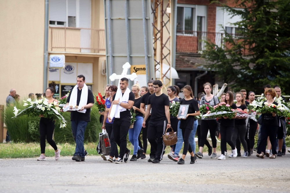 Srbi se inače ne ukopavaju nedeljom, ali je u njenom slučaju postojao jedan IZUZETAK! (FOTO)