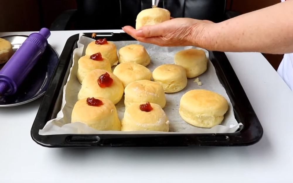 Penaste krofne iz rerne,  meko testo puno fila topi se u ustima!