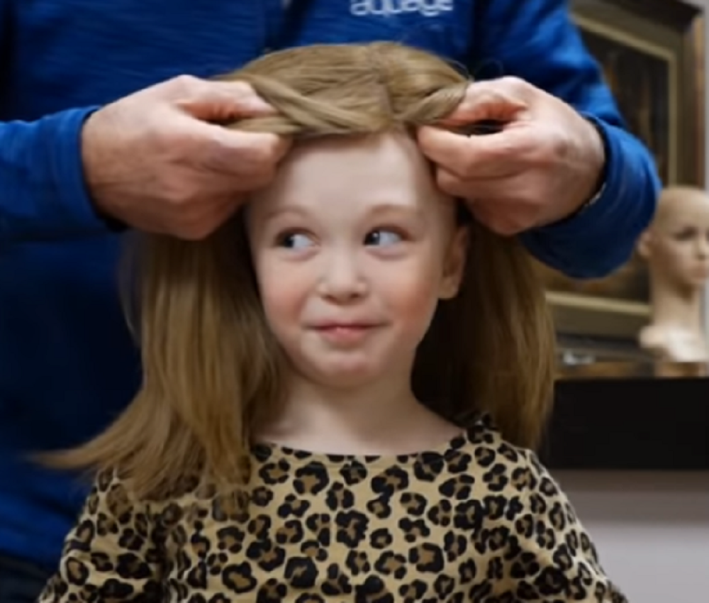 Snimak sa ovom devojčicom otkriva šta se dogodi kada DONIRATE KOSU i zbog čega je to nešto najplemenitije što ćete ikada uraditi!