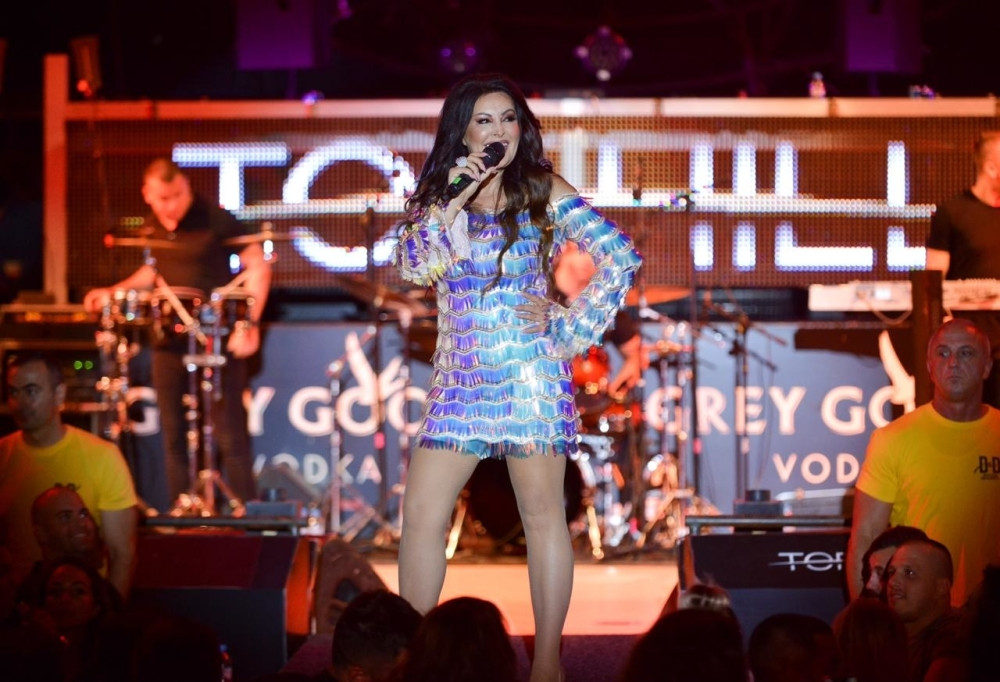 Dragana spektaklom obeležila sezonu u Crnoj Gori! (FOTO)