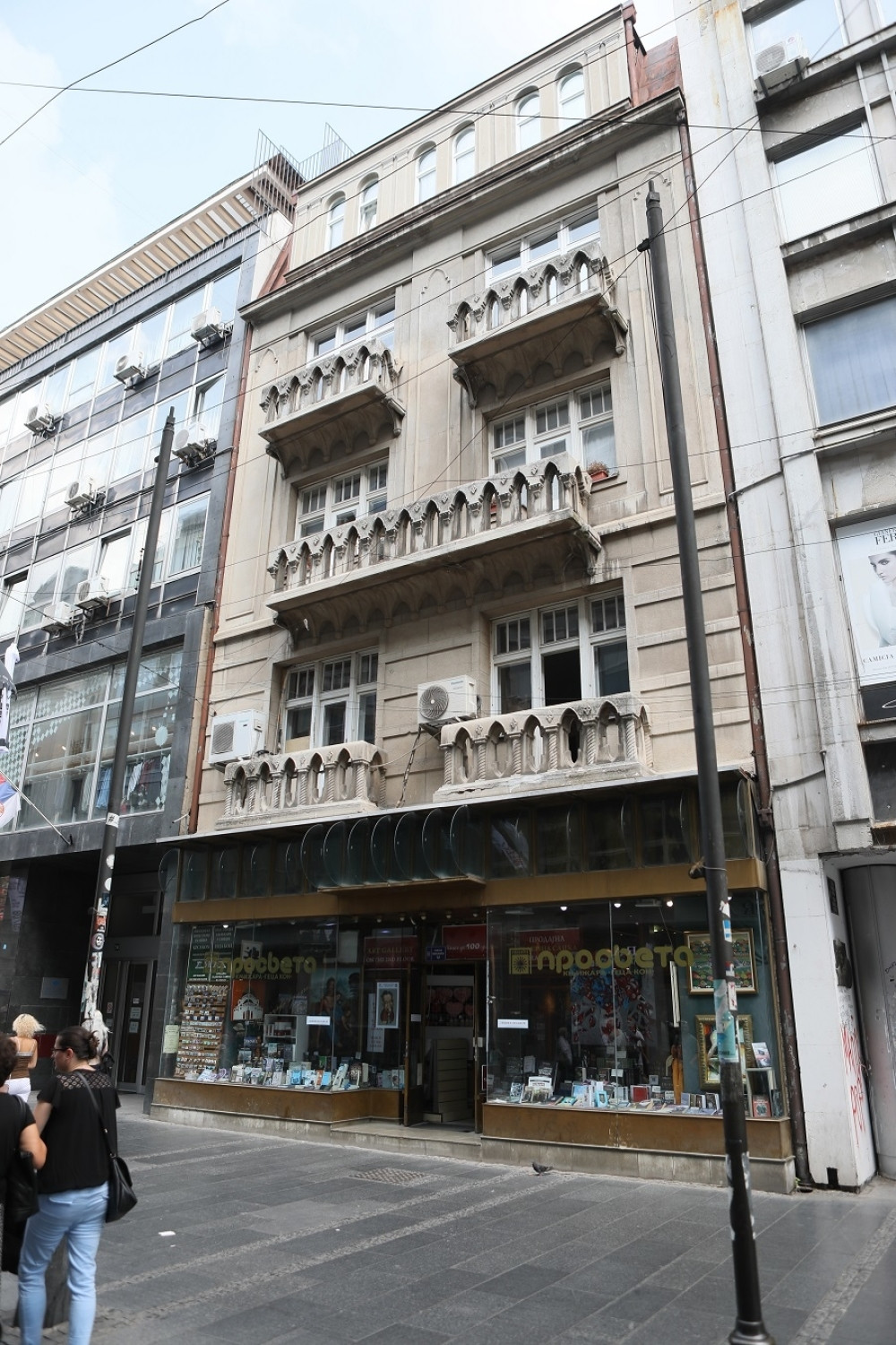 Duško šetao ulicom, kod broja 12 desilo mu se NAJSTRAŠNIJE! Pao je kao pokošen! (FOTO SA LICA MESTA)