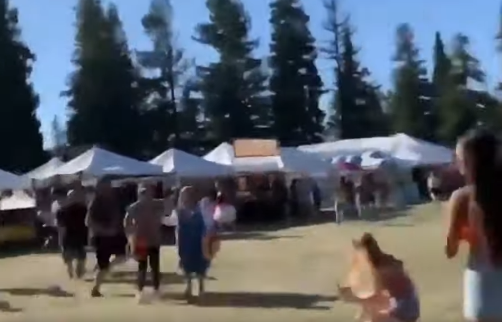 Ostavio jezive poruke na društvenim mrežama, pa krenuo u krvavi pohod! Bez milosti pucao po ljudima, a onda je pao kao pokošen! (UZNEMIRUJUĆ VIDEO)