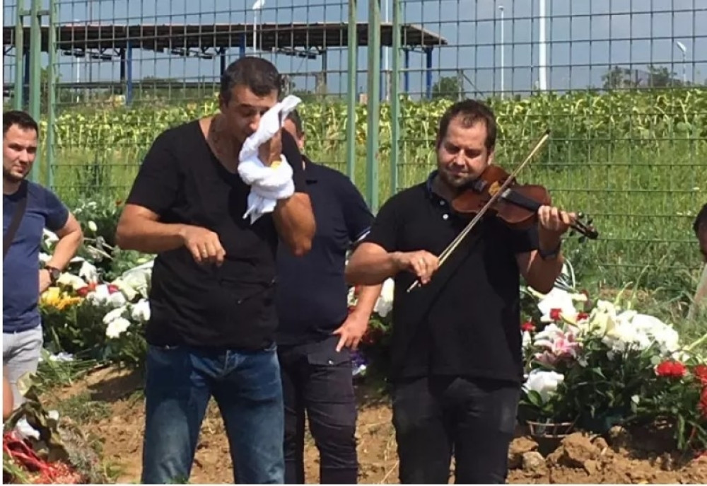 Marko Bulat se obratio prisutnima na sahrani svoga brata, pa otkrio STRAŠAN detalj o njegovim poslednjim danima!