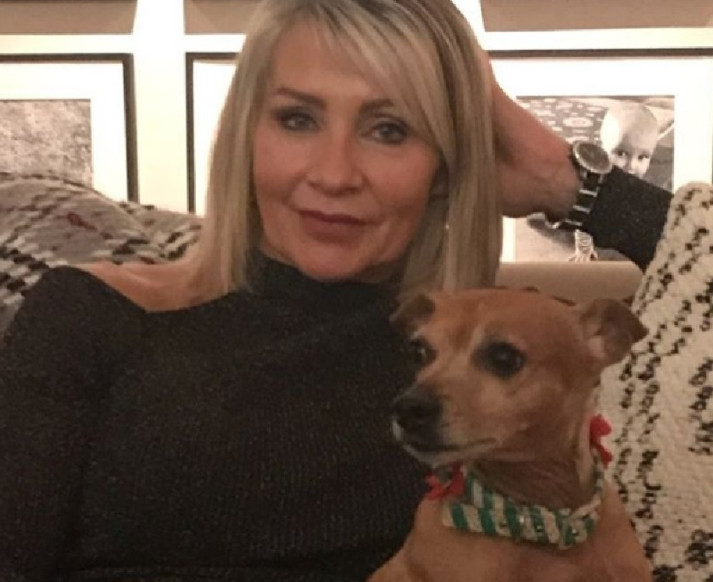 Kad skine majicu tek vam ništa neće biti jasno! Njenom mužu se sviđa (FOTO)