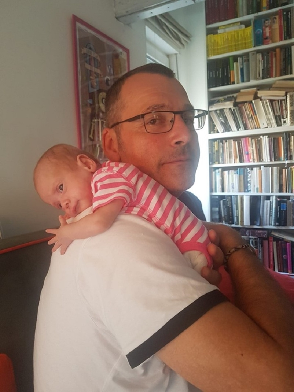 Ćerka srpskog pisca je prevremeno rođena beba i VELIKI HEROJ! Preživela je sepsu, pucanje plućne maramice i krvarenje u mozgu, a ima samo 4 MESECA!