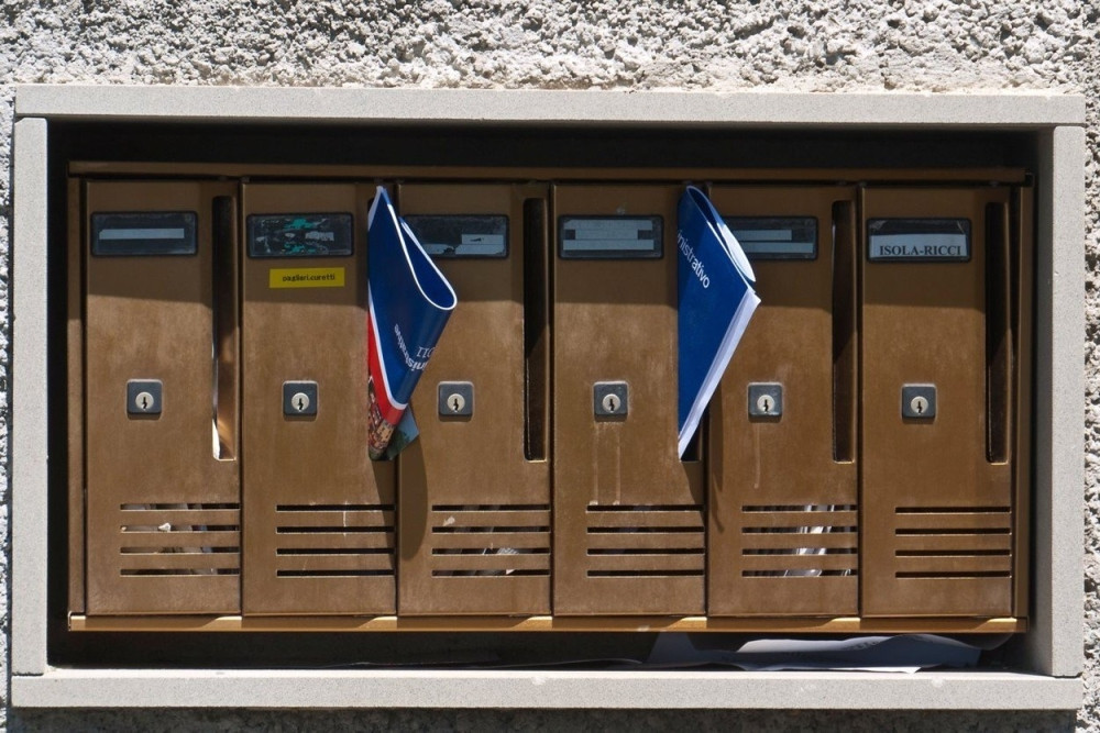 Pančevci pronašli čudne letke u svojim poštanskim sandučićima, Centar za bezbednost upozorio građane: Uzmite ovo za ozbiljno!