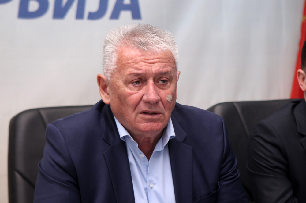 Sve pucalo po kancelariji! Velja Ilić urlao: Je*em vam majku! A ovoj dro*i da kažete da ću je naći!