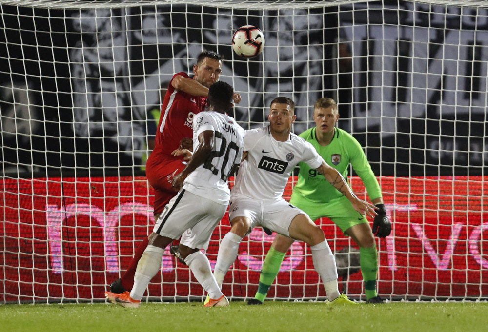 Oni gaze, pljuju i igraju neki polu-ragbi, nisu napravili nijednu akciju! (VIDEO)