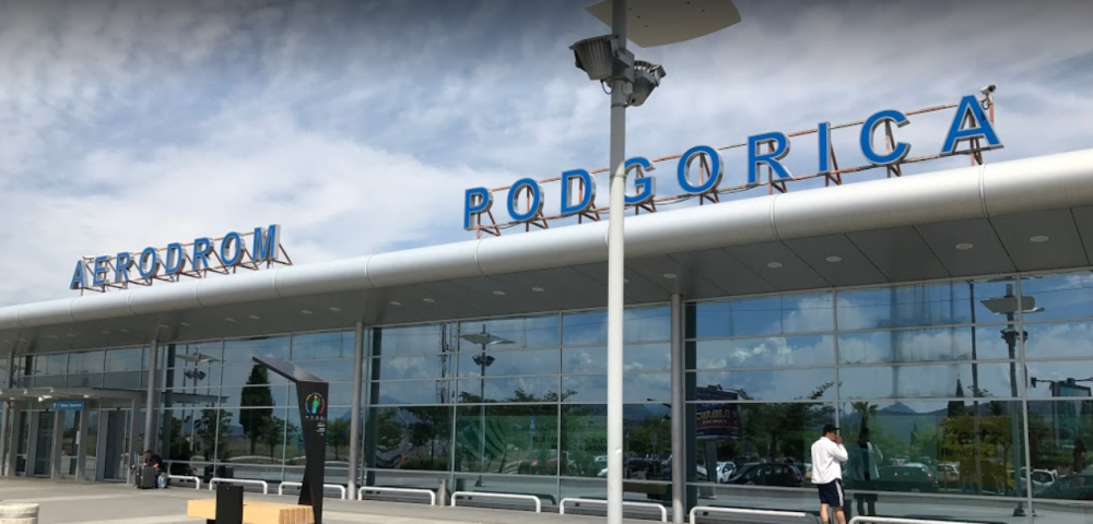 Skandal na podgoričkom aerodromu: Let kasnio devet sati, kompanija pokušala putnicima da zamaže oči sramnim potezom
