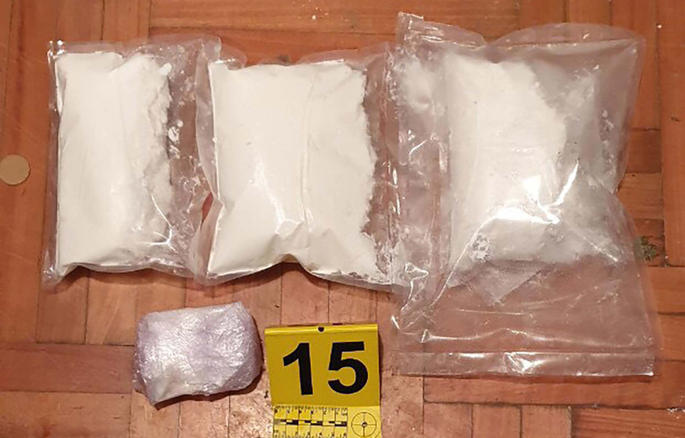 Privedena žena bliska kralju kokaina, kojeg svi zovu Tito, a tu je i Zoran