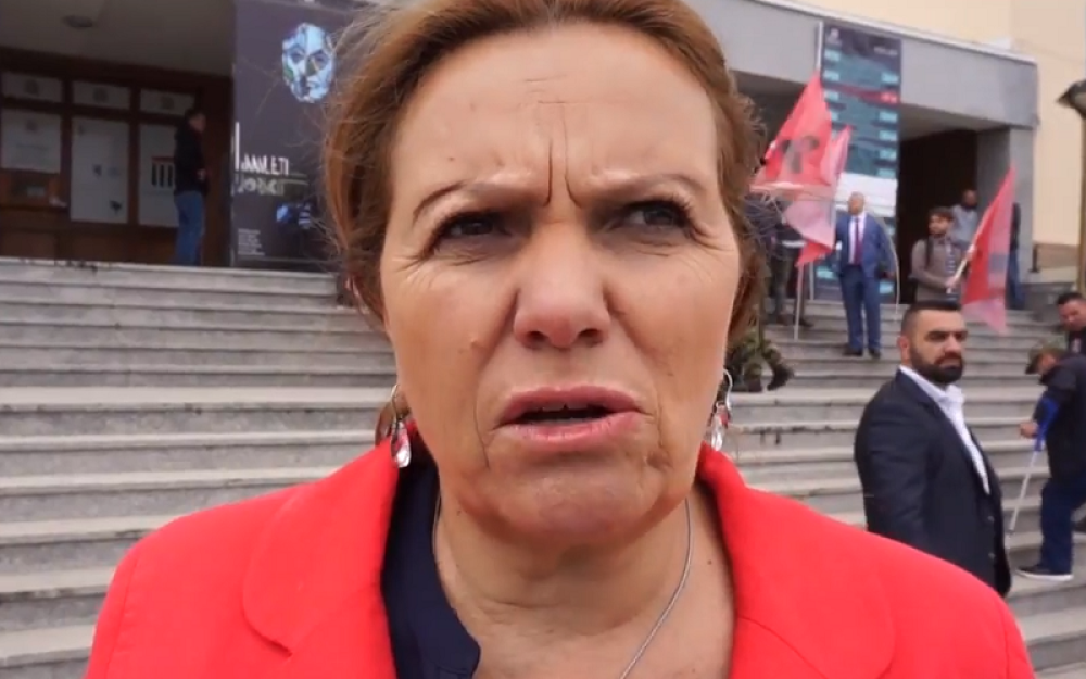 Visoka funkcionerka na Kosovu učestvovala u ubijanju Srba, a onda je primila POZIV koji joj je uterao strah u kosti! Nije zaboravljeno šta si radila!