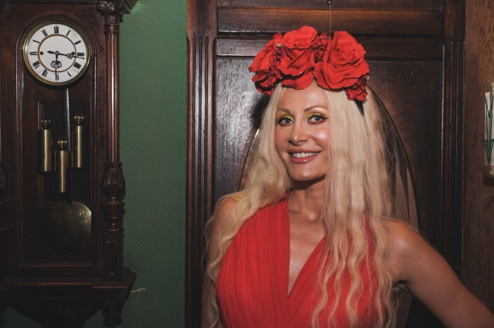 Slađana Mandić oduševila novim spotom za pesmu "Lude noći"!