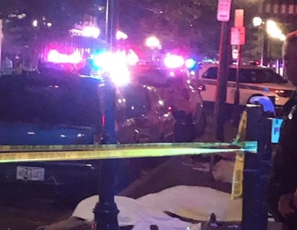 Desetoro mrtvih, ljude skupljaju po ulici!