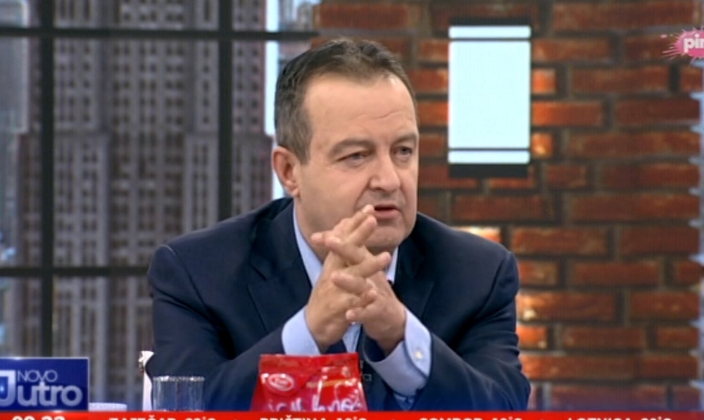 "Možda bi i ona dohvatila motku da tuče decu u kafiću?"