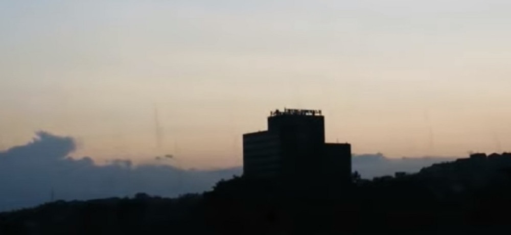 Pojavio se jeziv fenomen, formiraju se "crni stubovi"! Čim padne mrak kreće PLESANJE koje ledi krv u žilama!