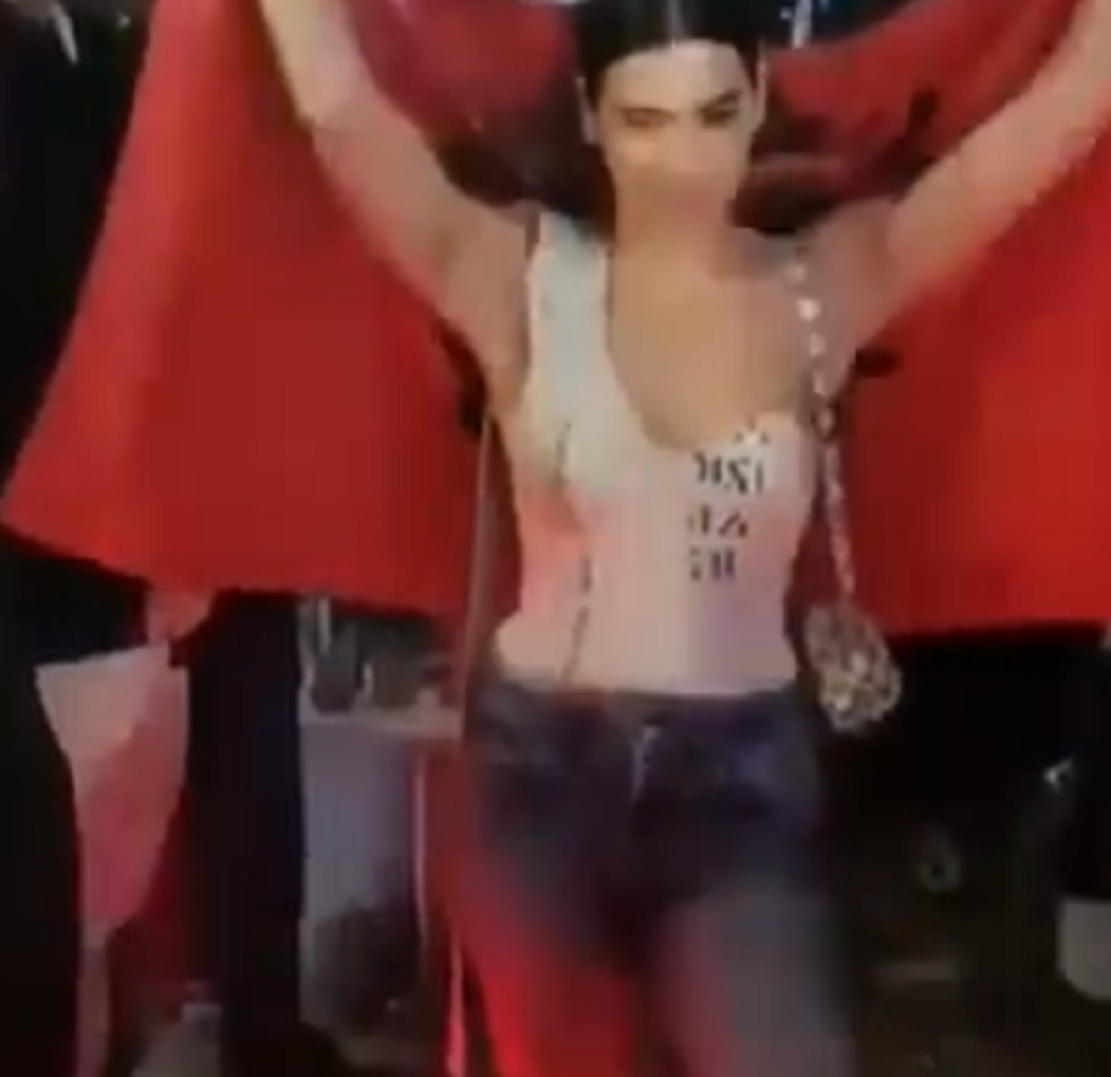 Pevačica ponosno pokazivala DVOGLAVOG ORLA, pa brutalnom porukom rabesnela sve Srbe! (FOTO)