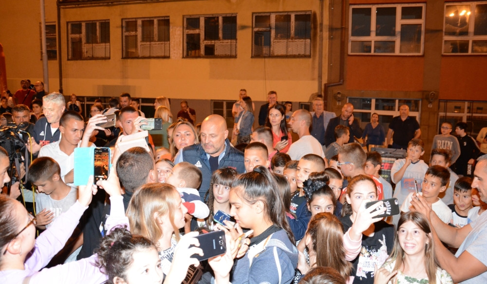 Peške ću vam doneti pehar ako ga osvojimo! (FOTO)