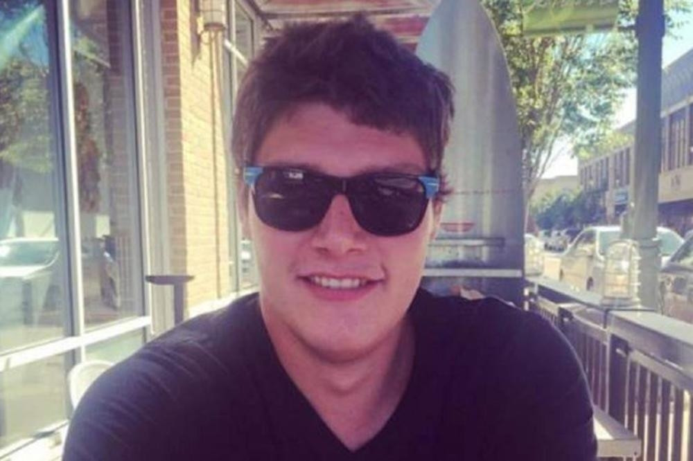 Iza ovih nočara krije se UBICA! Otvorio vatru, upucao ROĐENU SESTRU, pa prešao preko mrtvih tela! (FOTO)