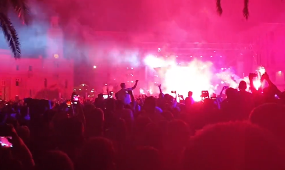 Hrvati u delirijumu, kao drogirani se bacali pred binom i slavili KRV I VATRU! (VIDEO)