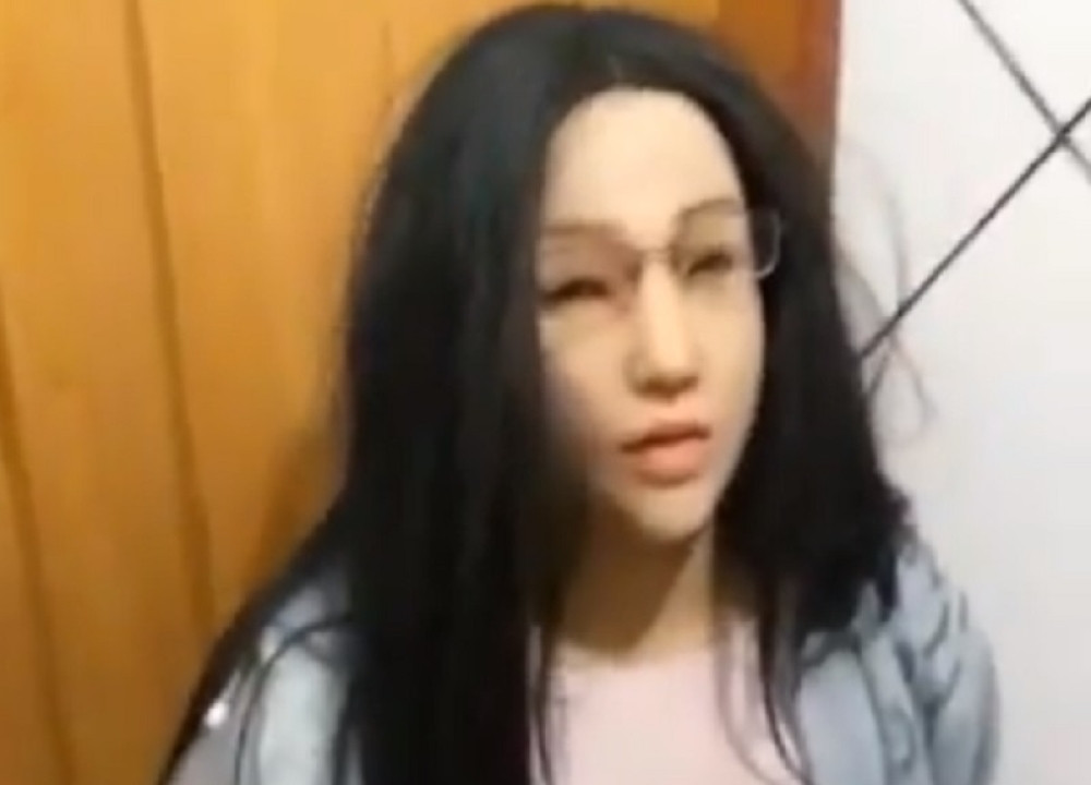 Vođa ozloglašene bande se prerušio u svoju ćerku (19), razlog je JEZIV! Kad pogledate snimak, neće vam biti dobro! (VIDEO)