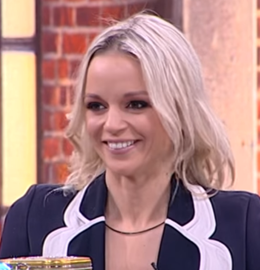 Bila je uspešna u Srbiji, a onda je otišla iz zemlje: Glumica pokazala telo u kupaćem, zbog njenog POKRETA komentari pljušte!