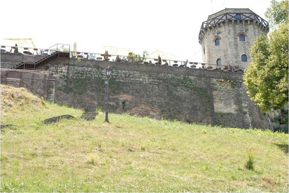 Očuvanje kulturnog dobra od izuzetnog značaja, kao i osiguranje bezbednosti posetilaca