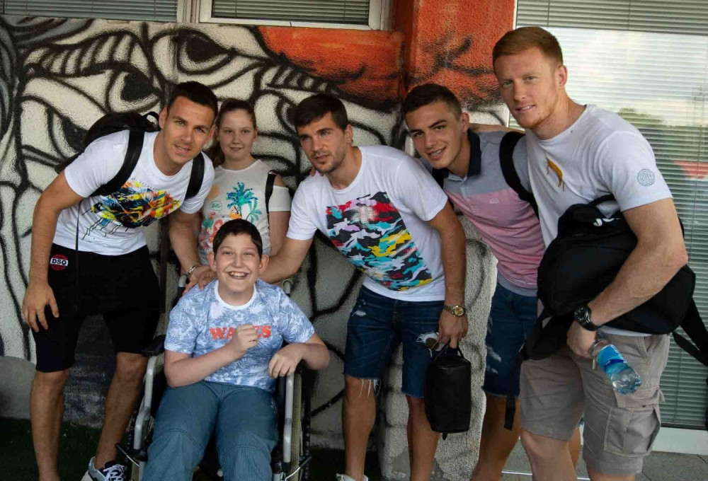 Srećko ostvario životni san! Upoznao fudbalere voljenog kluba! (VIDEO)