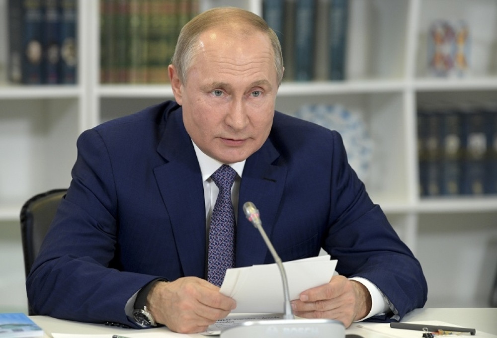 Rusi u nedelju izlaze na lokalne izbore! Kakvu zapravo tajnu kriju predizborni plakati?