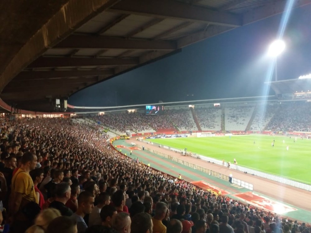 Brutalna tuča kod najvatrenijih pristalica, žandarmerija jedva intervenisala, IMA I POVREĐENIH!