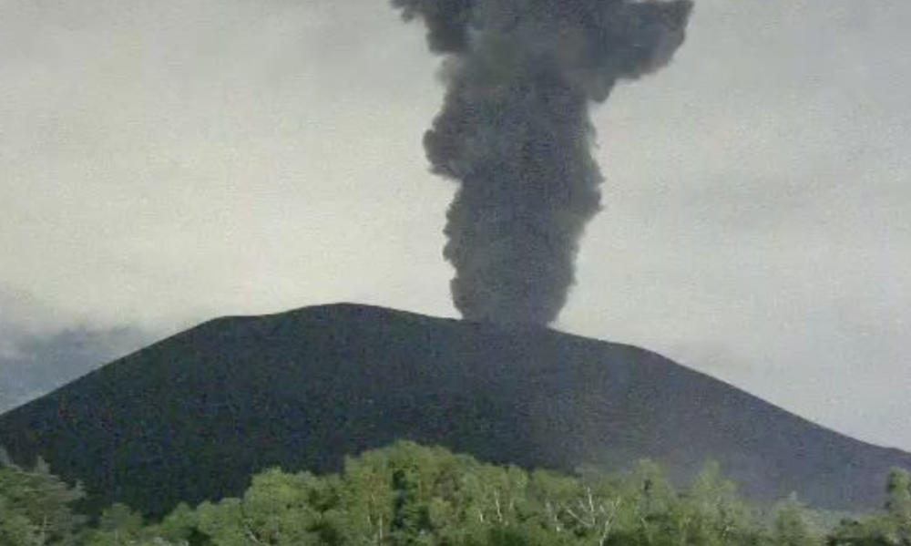 Eksplodirao vulkan na ostrvu, izdata naredba stanovnicima, niko se ne javlja na celom ostrvu! (VIDEO)