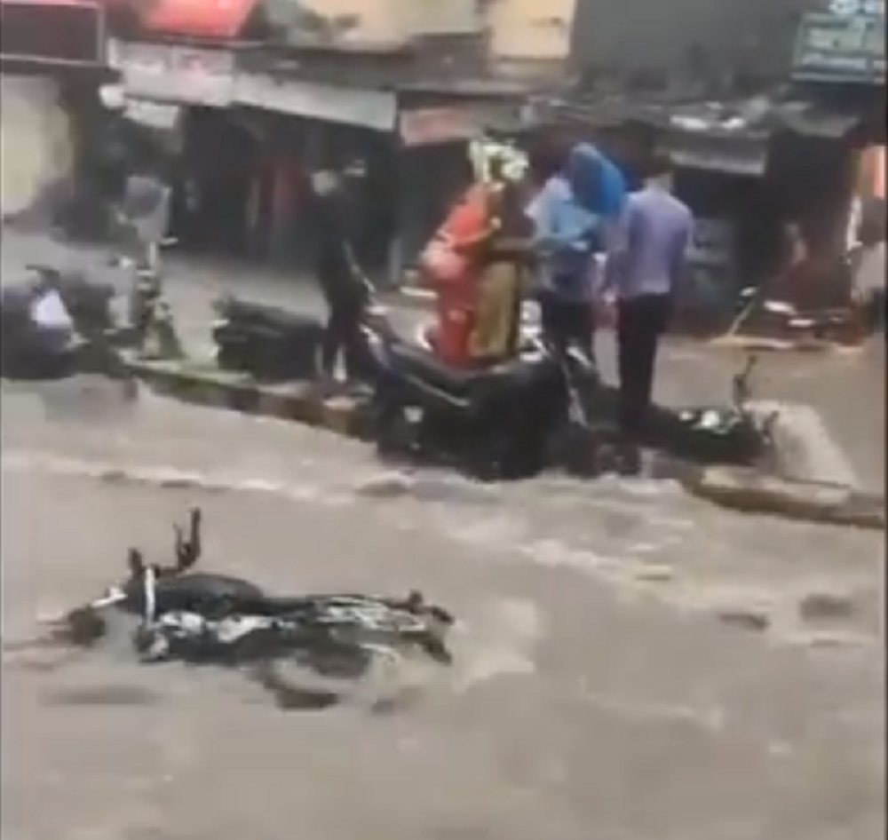 Potop SRAVNIO GRAD, evakuisano stotine hiljada ljudi a tek najavljuju VELIKE KIŠE! (FOTO)