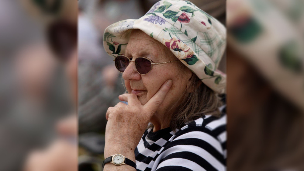 Baba gledala kako prijateljica (59) siluje njenog unuka (14), a onda je isplivala grozna istina!