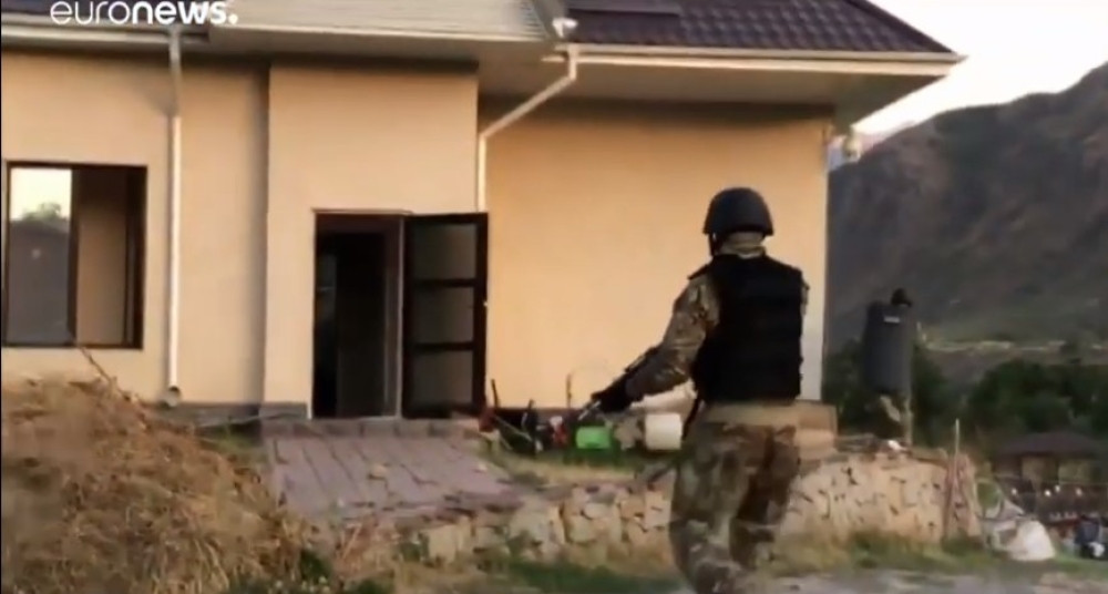 Bivši predsednik uradio nešto nezamislivo, a onda je nastao potpuni HAOS! Pristalice u šoku! Zemlja na ivici rata?! (VIDEO)