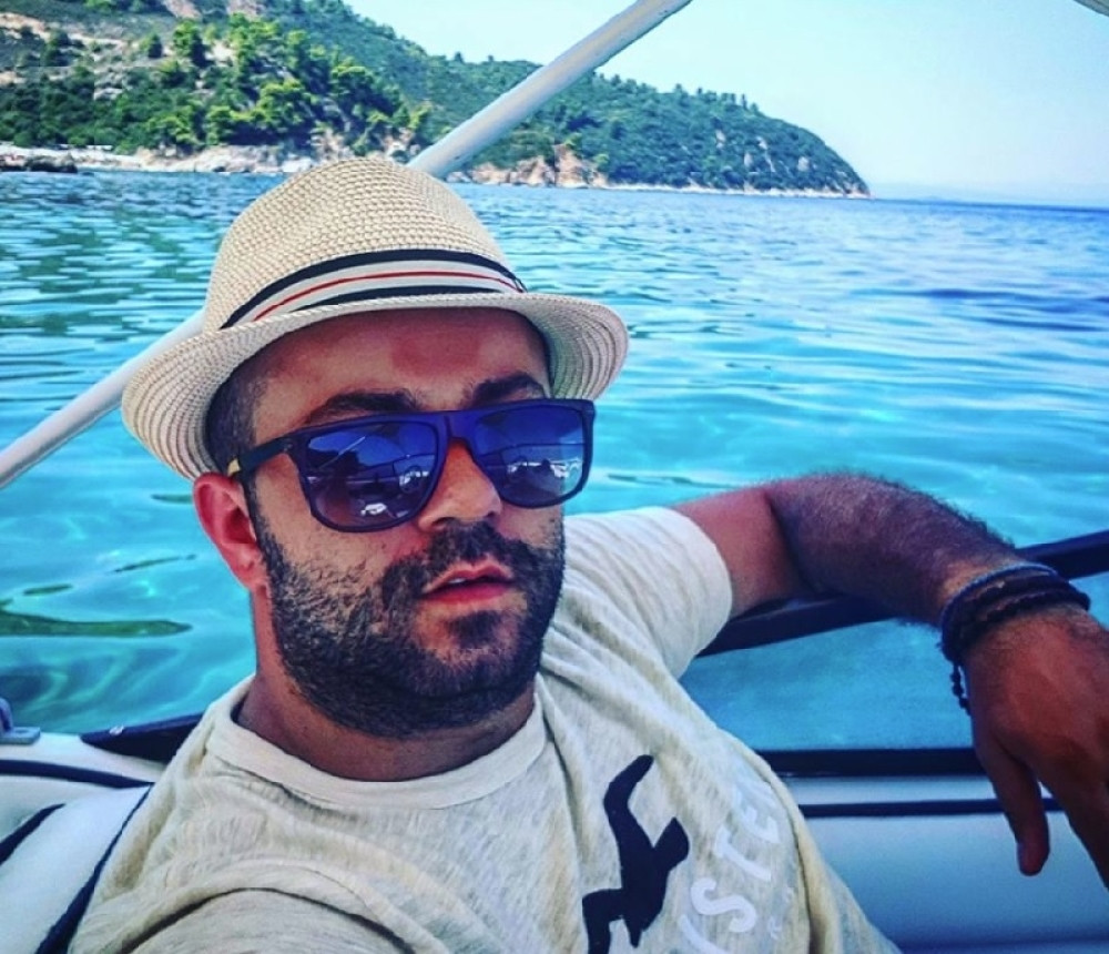 Ako tražite davno izgubljene prijatelje, ako vam detetu treba lekar! Ovo je čovek koji će vam pomoći! Posebno voli Srbe (FOTO)