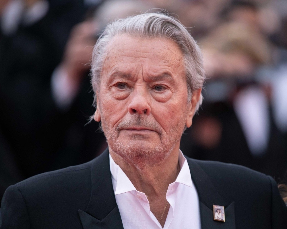 Alen Delon doživeo MOŽDANI UDAR! Operisan u Parizu, trenutno leži u BOLNICI u Švajcarskoj!