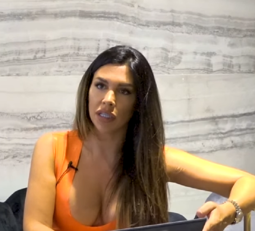 Kaja Ostojić prolazi golgotu, pevačica otkrila sve o paklenom zlostavljanju koje trpi njena porodica! (FOTO/VIDEO)