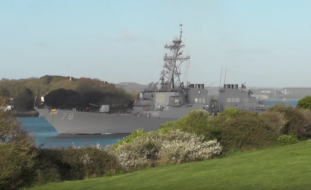 Stigao američki ratni brod. Nosi ubitačno i razorno oružje!