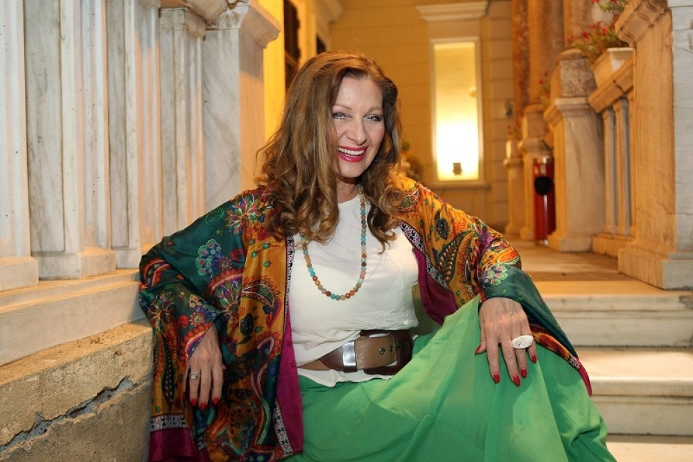 Danica Maksimović umalo doživela nezgodu na moru: Golišava glumica se zanela slikajući! (FOTO)