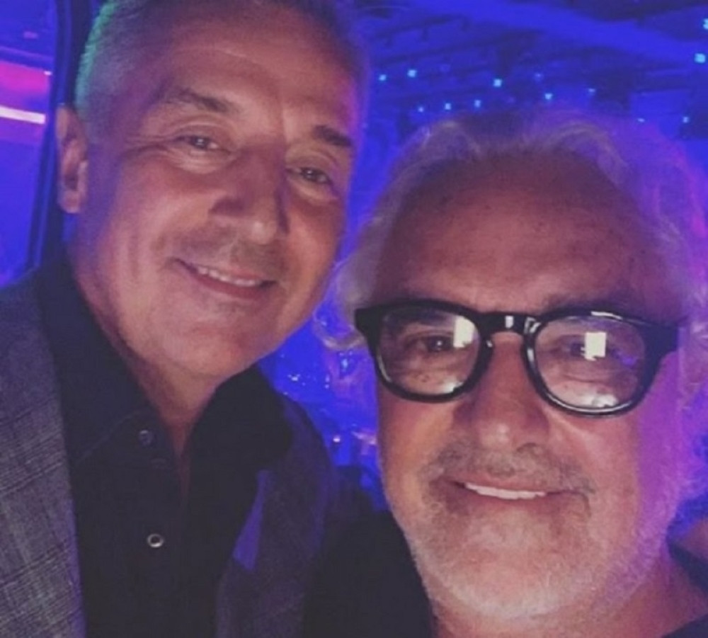 Milo Đukanović uslikan u klubu sa muškarcem! Balkanski bandit u zagrljaju pohotnog Italijana! (FOTO)