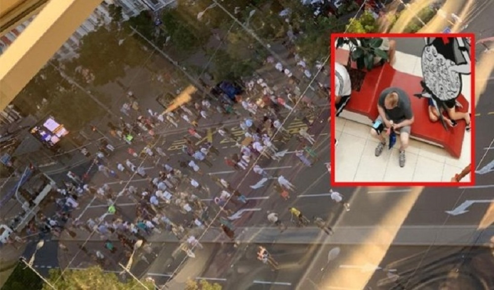 Na internetu proverava koliko se njegovih pristalica sakupilo u Beogradu! PONIZIO IH JE KAO NIKADA DO SADA! (FOTO)