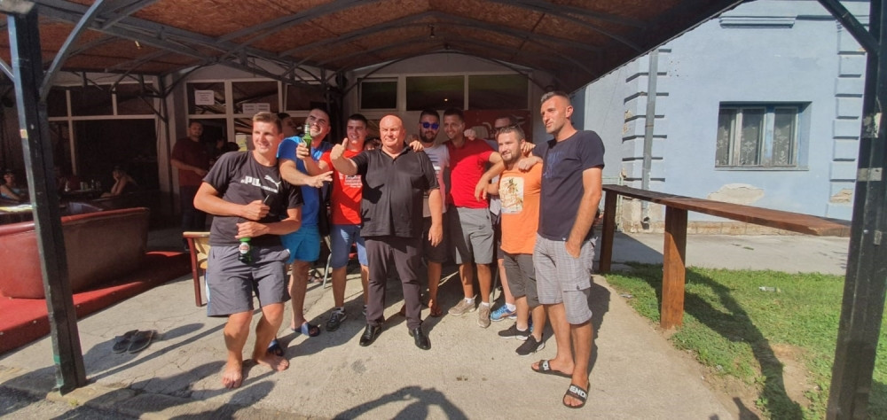 Svi bi da se slikaju s Palmom!