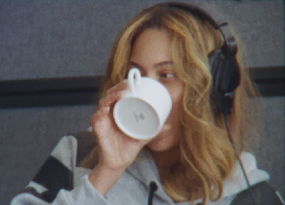 Bijonse podelila sa svetom svoju RIGOROZNU DIJETU koja je dovela njenu liniju do SAVRŠENSTVA nakon trudnoće!